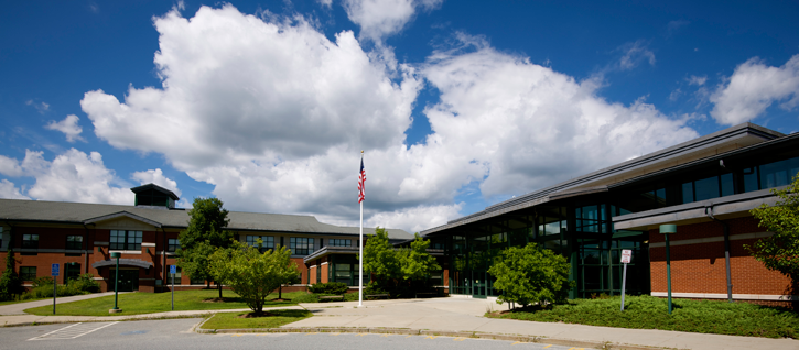 Trường trung học công lập Hopkinton School District (Bang Massachusetts) (E)