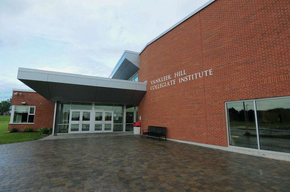 Trường trung học Vankleek Hill Collegiate Institute - Upper Canada District School Board - Ontario