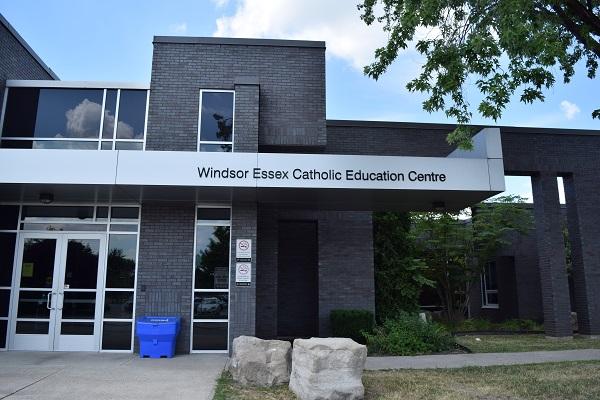 Hệ thống trường trung học công lập Windsor - Essex Catholic School District - Ontario