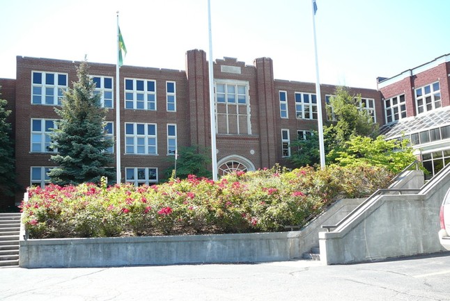 Trường trung học công lập Rochester High School (Bang Michigan) (E)