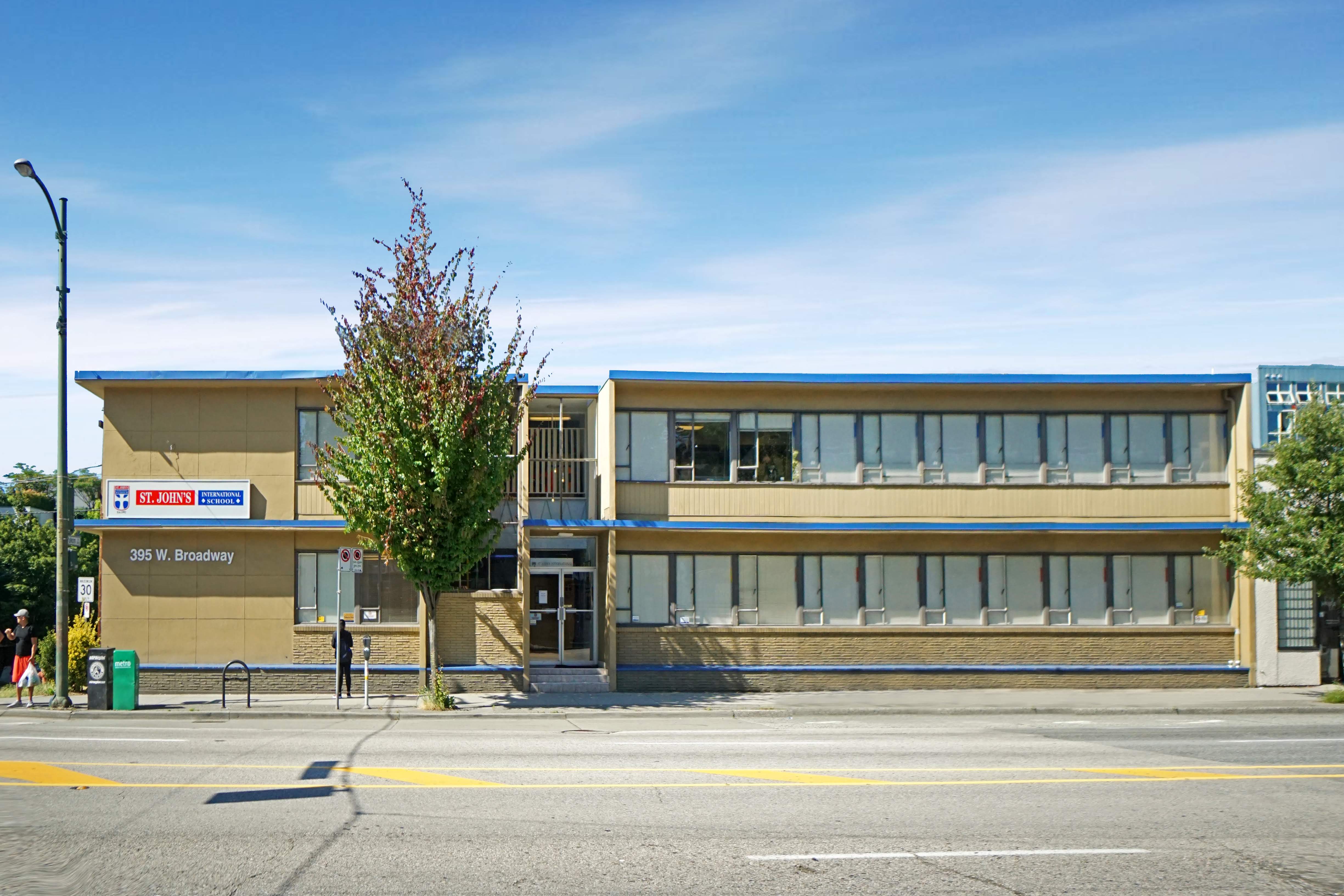 Trường Trung học St John's Academy - Victoria, Vancouver