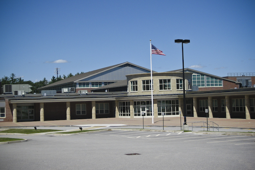 Trường trung học công lập Algonquin Regional High School - Bang Massachusetts (C)