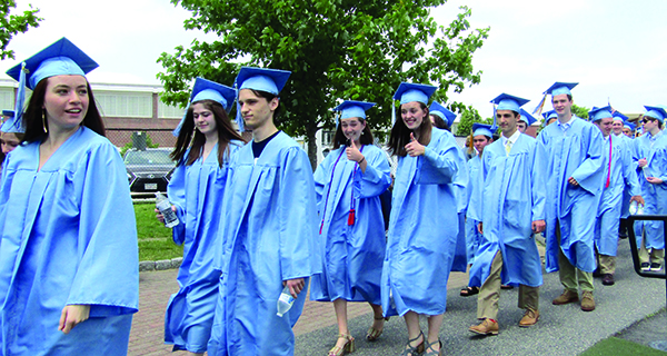 Trường trung học công lập Medfield High School - Bang Massachusetts (C)